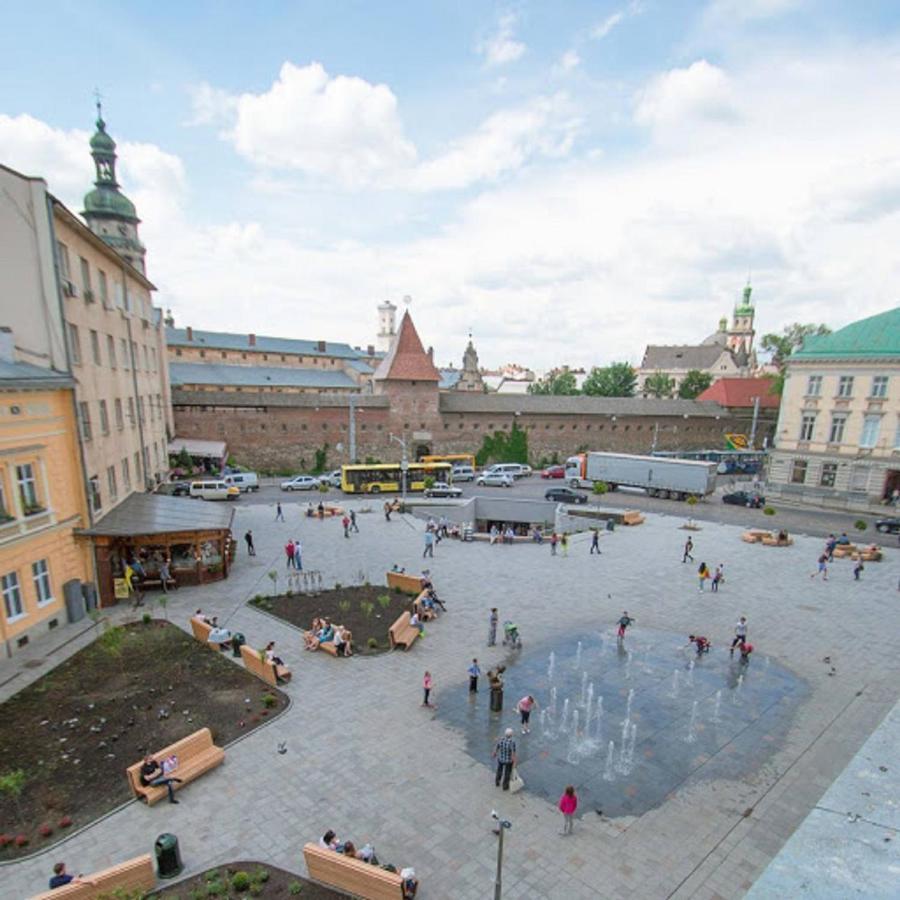 Apartamento Аpartments In The Center On Mitniy Square Leópolis Exterior foto
